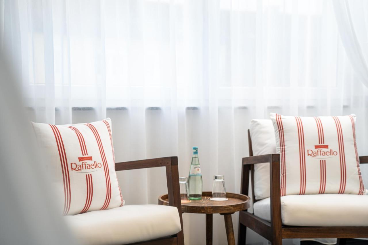 Food Hotel Нойвід Екстер'єр фото