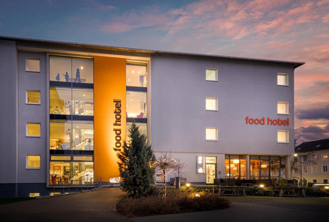Food Hotel Нойвід Екстер'єр фото