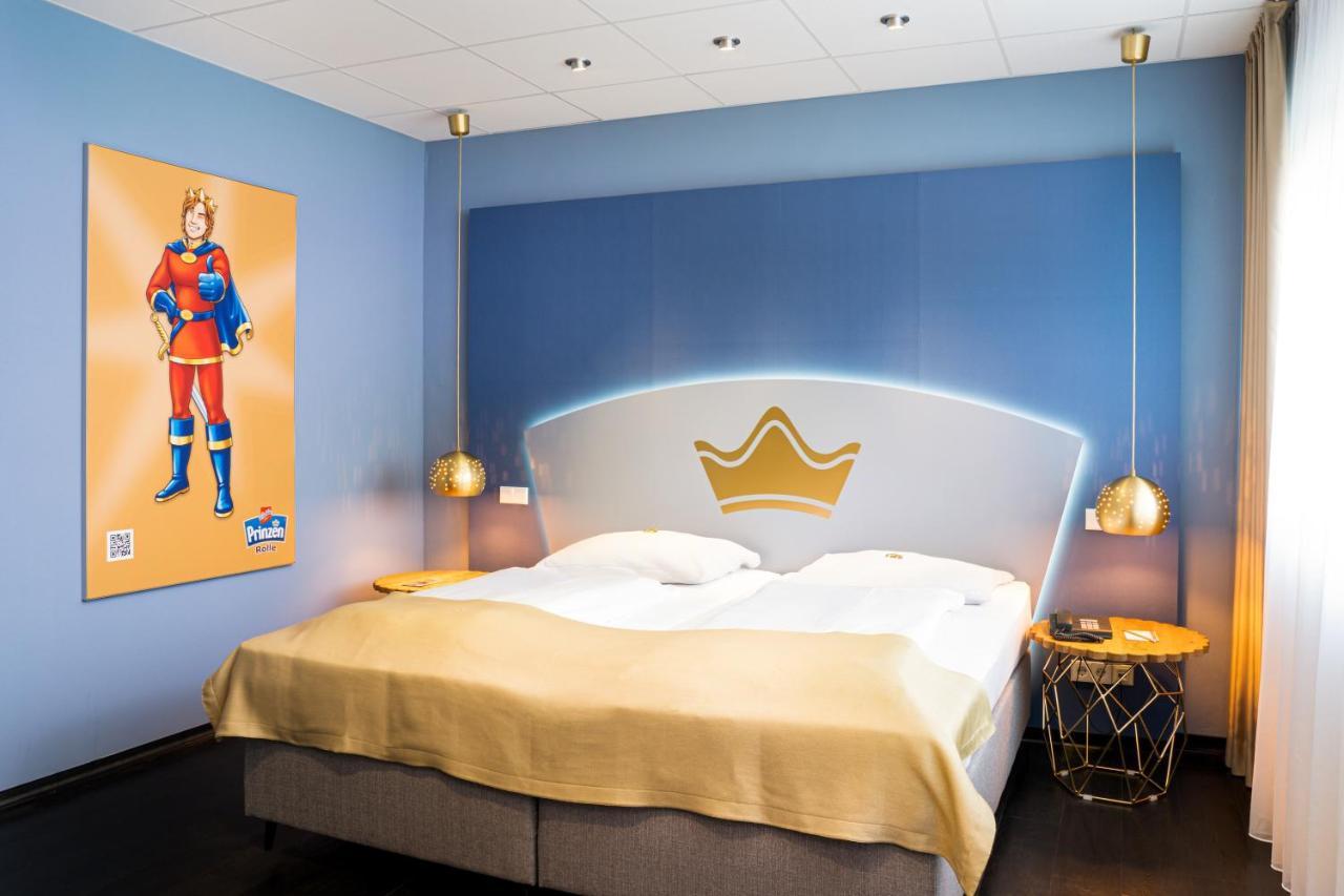 Food Hotel Нойвід Екстер'єр фото