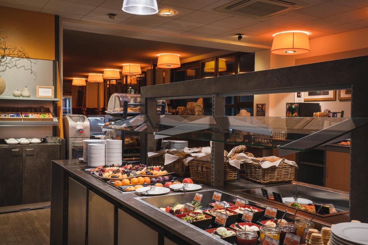 Food Hotel Нойвід Екстер'єр фото