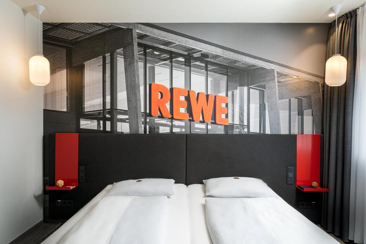 Food Hotel Нойвід Екстер'єр фото