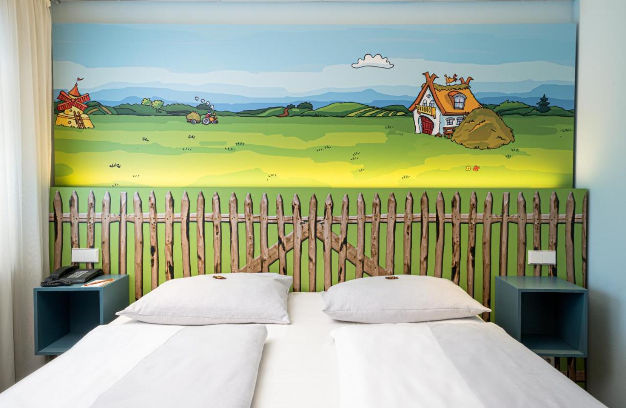 Food Hotel Нойвід Екстер'єр фото