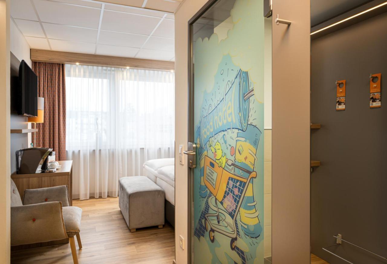 Food Hotel Нойвід Екстер'єр фото