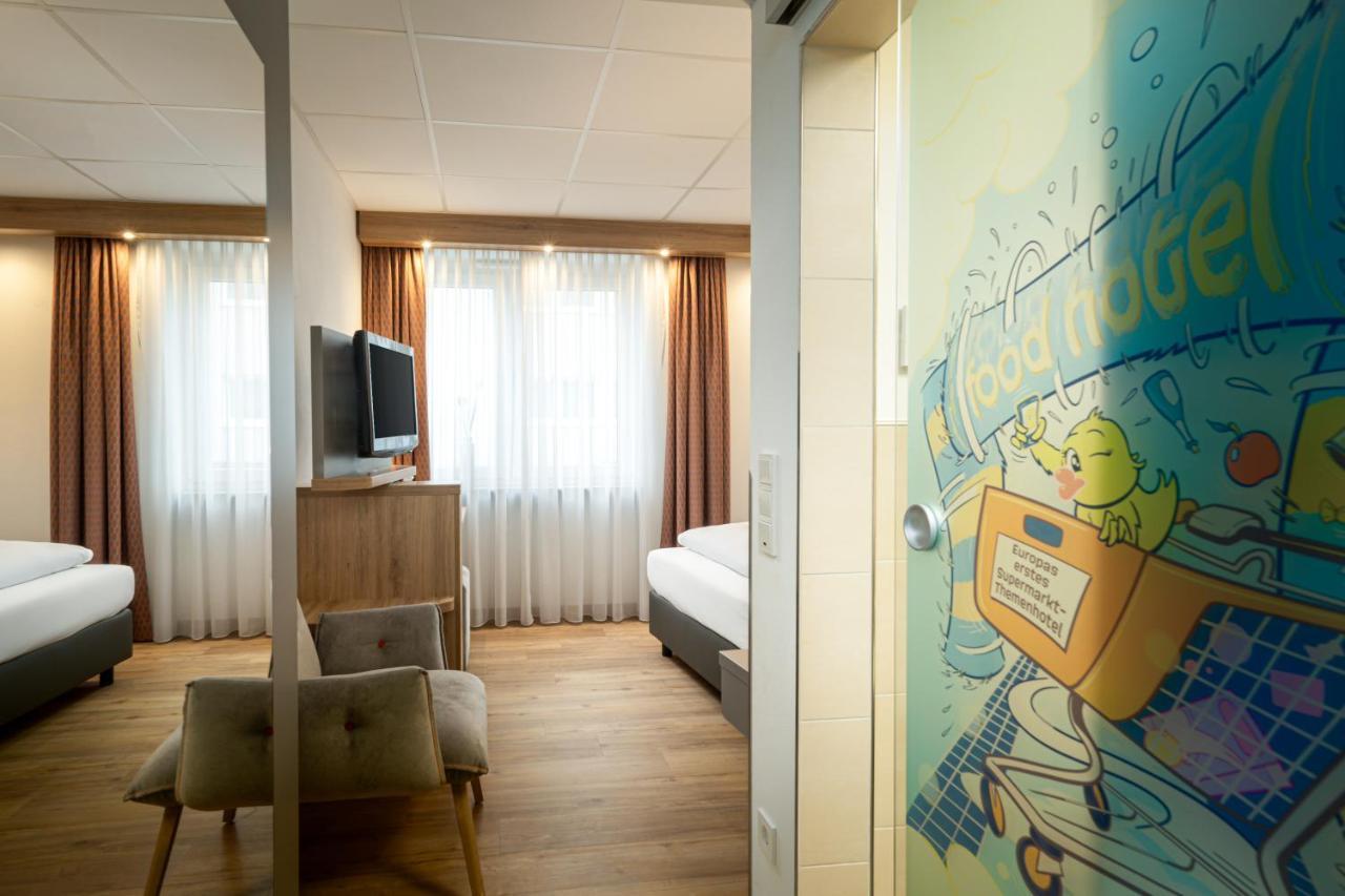 Food Hotel Нойвід Екстер'єр фото