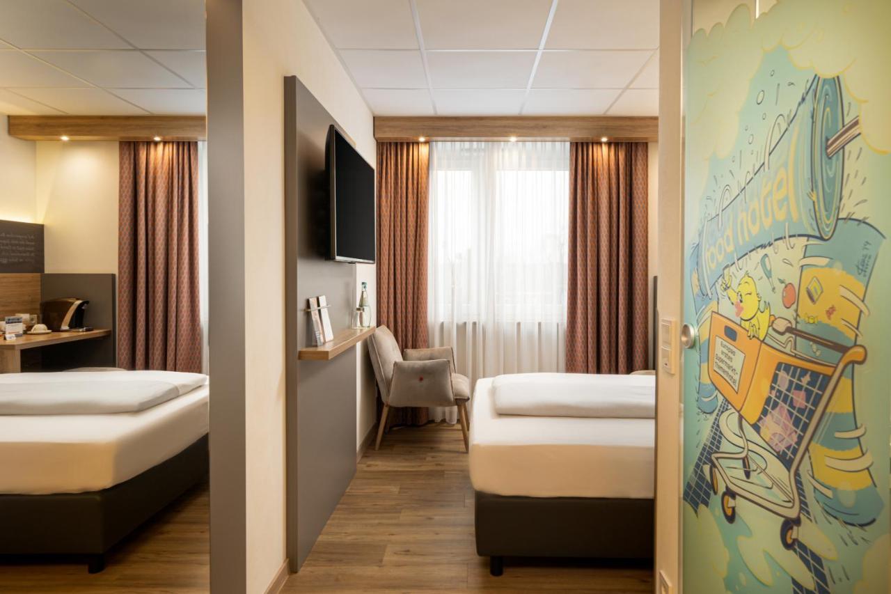 Food Hotel Нойвід Екстер'єр фото
